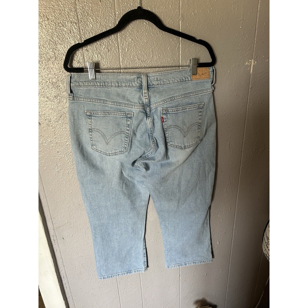 Women Levi's 515 Capri Iight Distressed Jeans 12 Casual Boho Beachy Outdoors - Picture 3 of 4